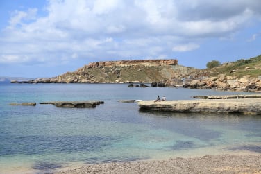 	Ġnejna Bay	