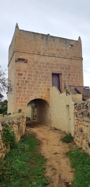 	Ħal-Ġinwi Temple	