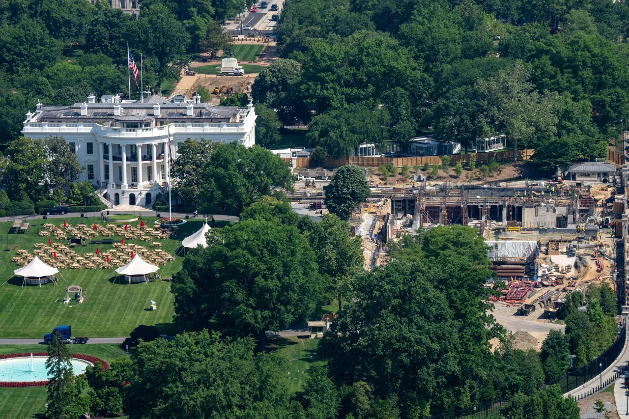 	Senate Republicans are now expected to drop a controversial proposal that would have allocated roughly $1 billion for security upgrades tied to the White House complex and President Donald Trump’s planned ballroom project.	