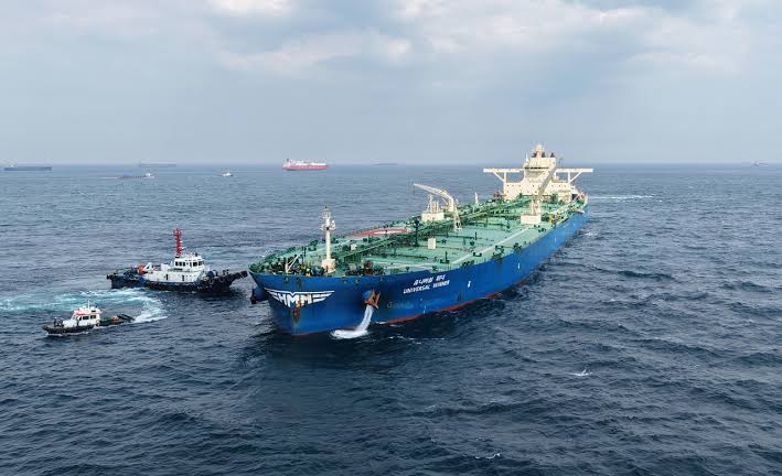 	More stranded oil tankers are successfully leaving the Strait of Hormuz	