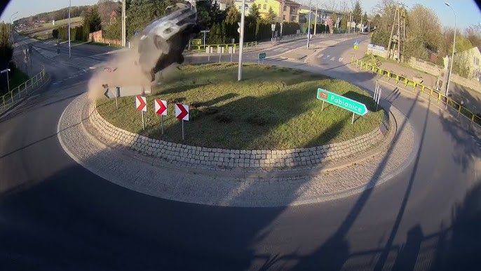 	Car goes airborne twice in Indiana roundabout crash, man hospitalized	