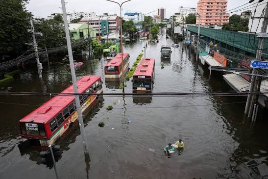 	Bangkok Flooding Forces Evacuations as Damage Mounts	